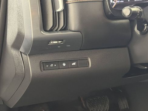 Used 2025 Nissan Pathfinder Rock Creek AWD/4WD image 12