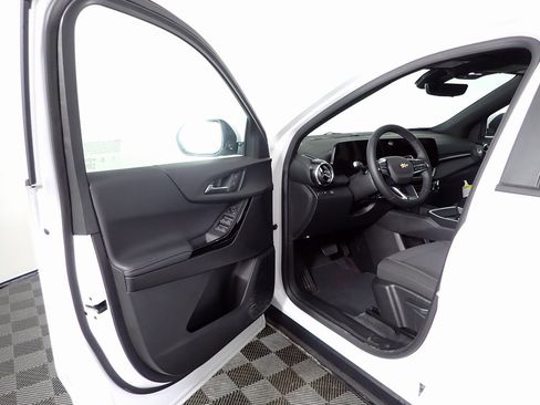 New 2025 Chevrolet Equinox LT w/ Safety and Technology Package image 15