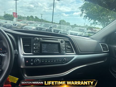 Used 2019 Toyota Highlander LE FWD image 15