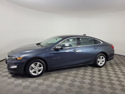 Used 2020 Chevrolet Malibu LS FWD image 2