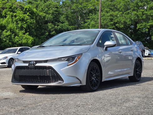Used 2021 Toyota Corolla LE FWD image 2