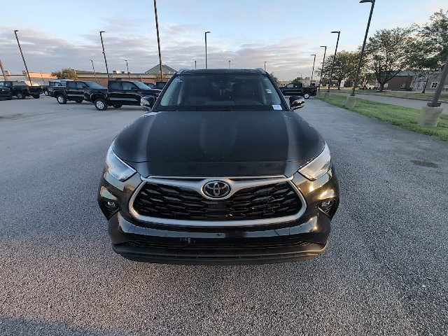 Used 2025 Toyota Highlander XLE FWD image 17