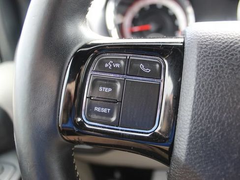 Used 2019 Dodge Grand Caravan SXT FWD image 16