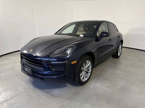 Certified 2022 Porsche Macan image 1