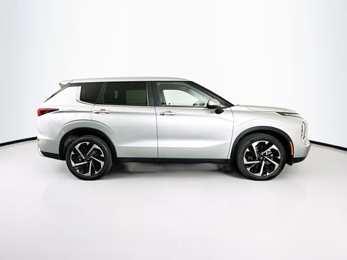 Used 2024 Mitsubishi Outlander SE image 10