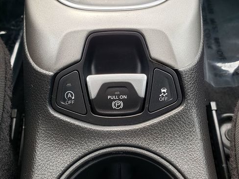 Used 2018 Jeep Compass Sport w/ Tech Group FWD image 20