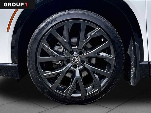 Certified 2025 Toyota Crown Signia w/ Advanced Technology Package AWD/4WD image 11