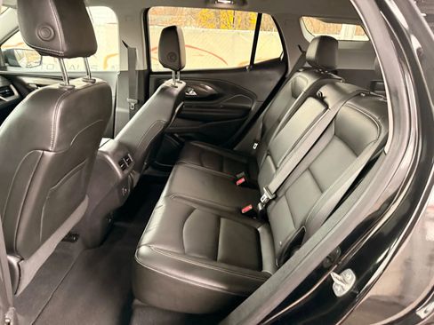 Used 2024 GMC Terrain SLT image 18