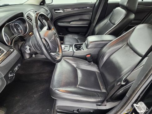 Used 2019 Chrysler 300 Limited image 8