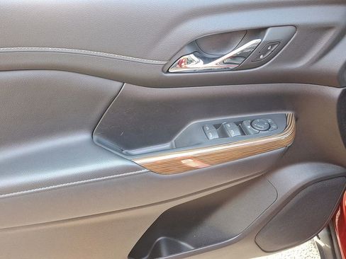 Certified 2023 GMC Acadia SLE image 13