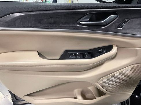 Used 2023 Jeep Grand Cherokee Limited image 20