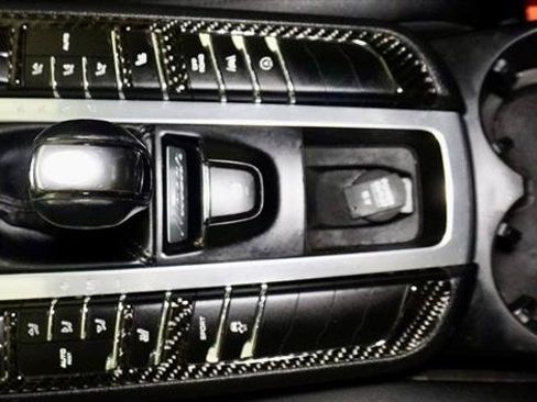 Used 2018 Porsche Macan AWD/4WD image 28