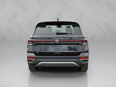 Used 2025 Volkswagen Taos SE FWD image 6