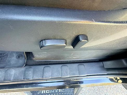 Used 2024 Nissan Frontier PRO-4X w/ Pro Convenience Package image 18