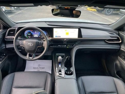 Used 2025 Toyota Crown Signia XLE image 20