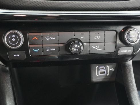 Used 2024 Jeep Compass Latitude w/ Altitude Special Edition image 25