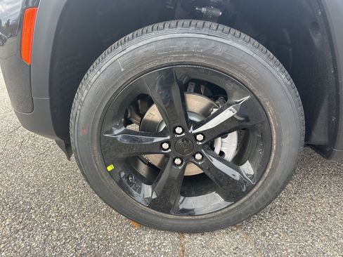 New 2025 Jeep Grand Cherokee Altitude image 29