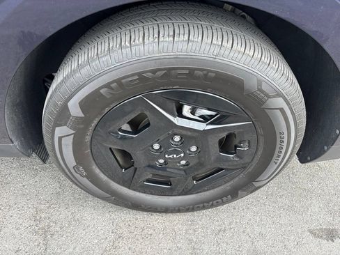 Certified 2026 Kia Carnival FWD image 18