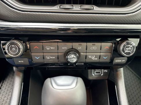 New 2026 Jeep Compass Latitude image 16