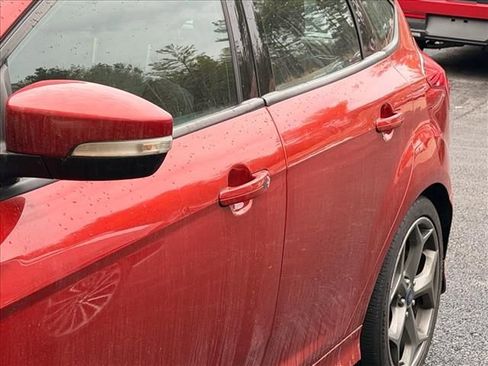 Used 2018 Ford Focus ST image 26