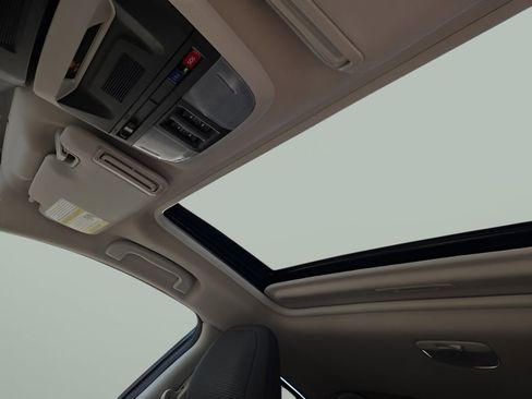 Used 2024 Subaru Crosstrek 2.0i Premium image 18