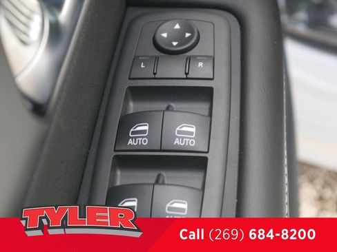 New 2027 Chrysler Pacifica Select FWD image 21