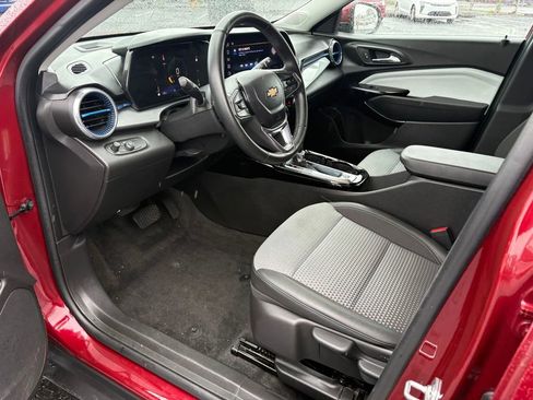 Used 2025 Chevrolet Trax LT w/ Driver Confidence Package FWD image 14