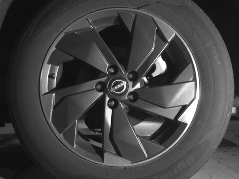 Used 2025 Nissan Rogue SV image 14