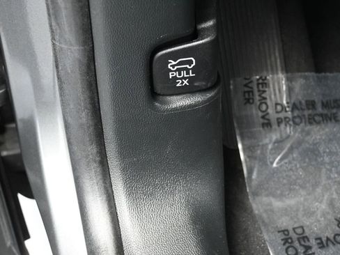 Used 2023 Ford Explorer XLT image 33