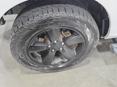 Used 2014 RAM 1500 Laramie image 26