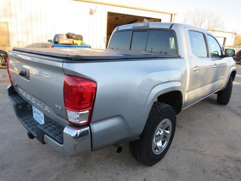 Used 2016 Toyota Tacoma SR5 w/ Towing Package image 4