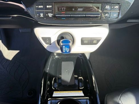 Used 2017 Toyota Prius Three Touring FWD image 24