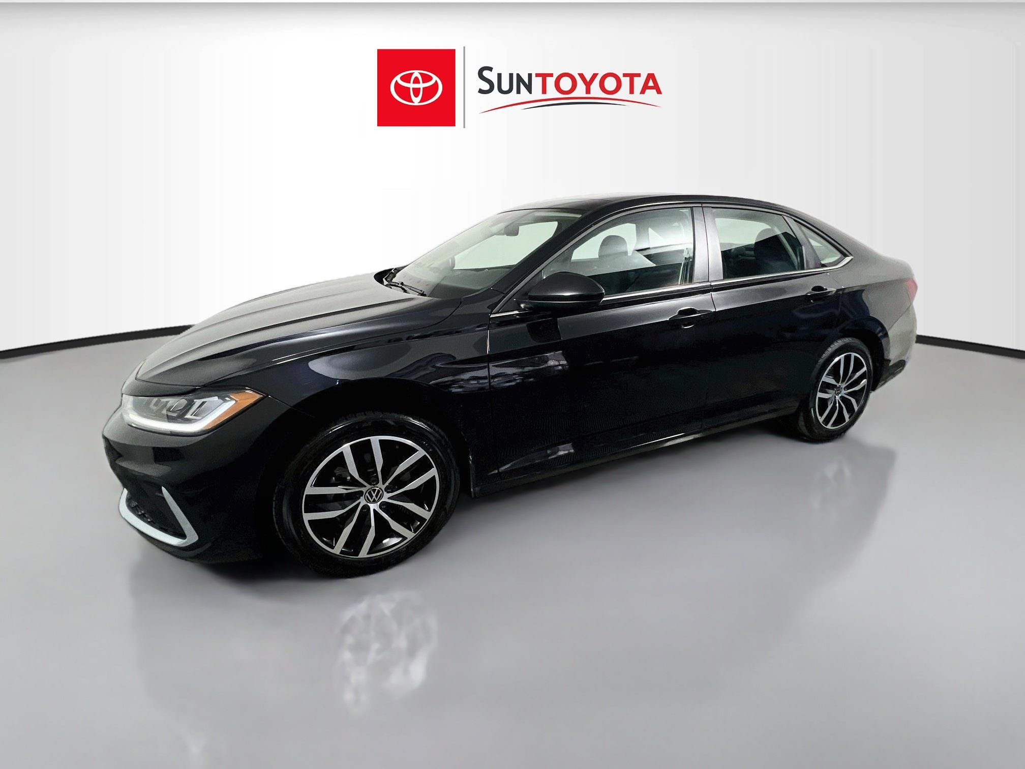 Used 2025 Volkswagen Jetta SE FWD image 9
