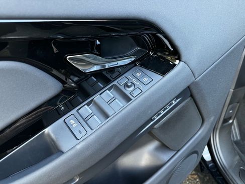 New 2026 Land Rover Range Rover Evoque S image 9