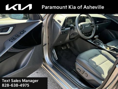 Certified 2025 Kia Niro EX Touring FWD image 18