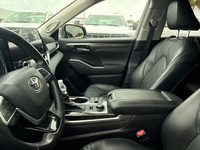 Used 2023 Toyota Highlander Platinum AWD/4WD image 7