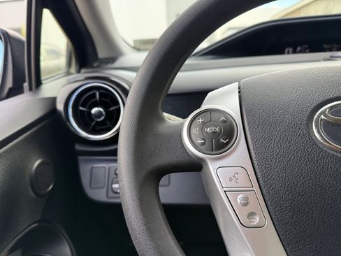 Used 2016 Toyota Prius C Two image 18