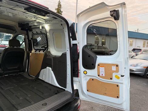 Used 2022 Ford Transit Connect XLT FWD image 12