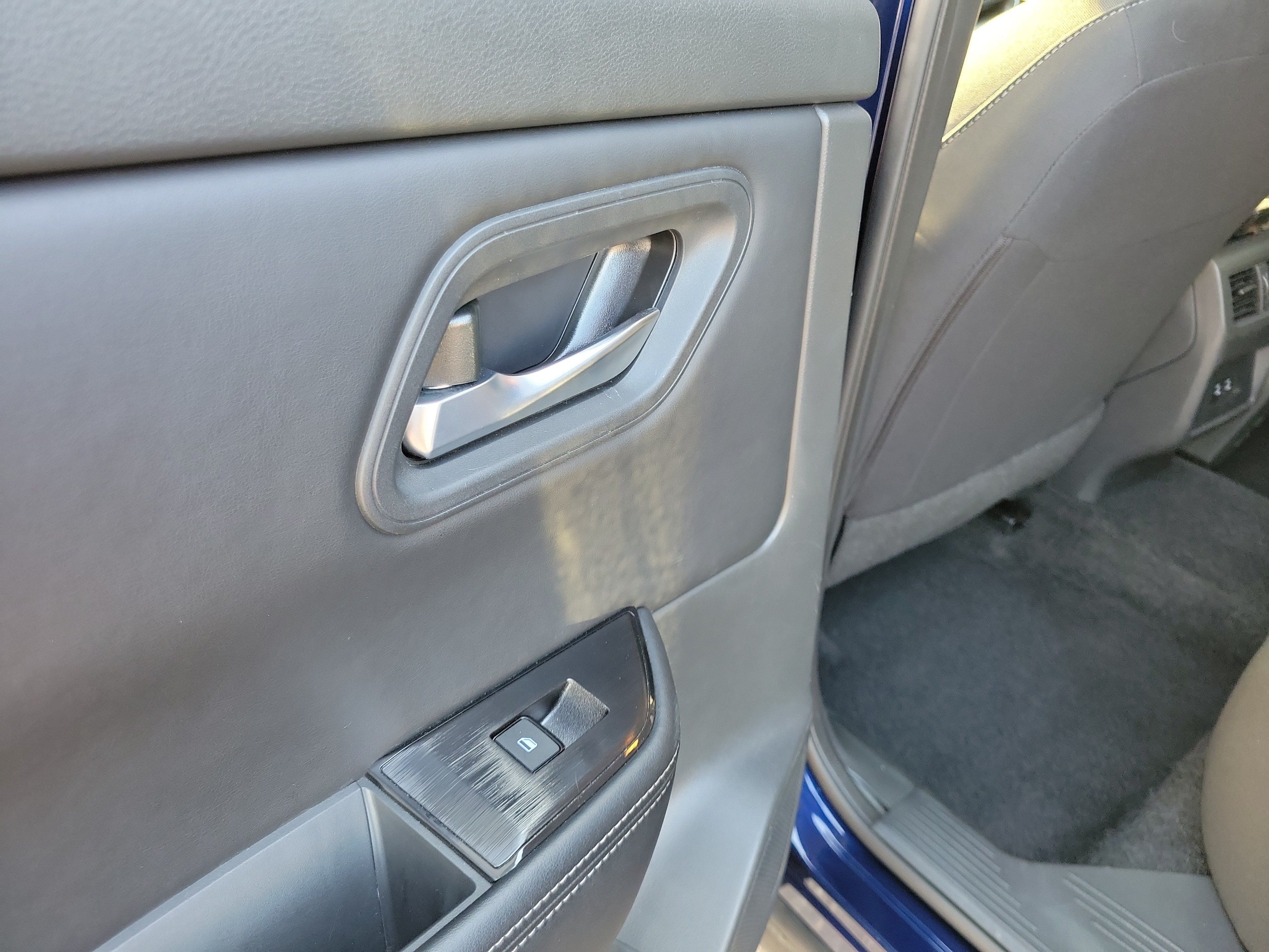 Used 2025 Nissan Rogue SV FWD image 13