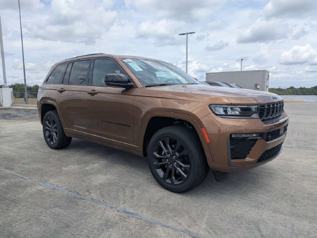 New 2026 Jeep Grand Cherokee Limited AWD/4WD image 2