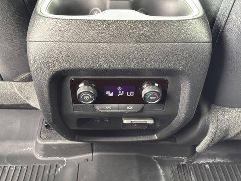 Used 2024 Chevrolet Traverse Z71 w/ Enhanced Driving Package AWD/4WD image 16