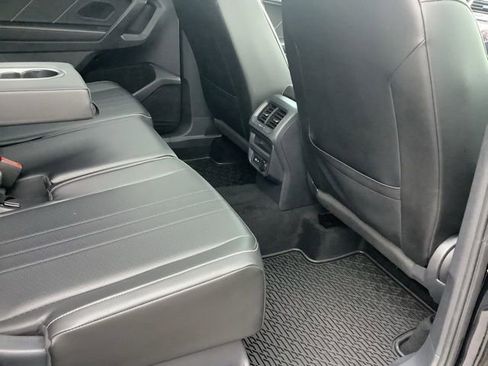 Used 2022 Volkswagen Tiguan SE R-Line image 25