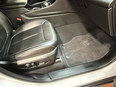 Used 2025 Jeep Grand Cherokee Limited image 14