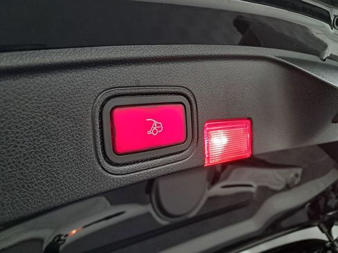 Used 2018 Mercedes-Benz C 300 4MATIC Cabriolet image 41