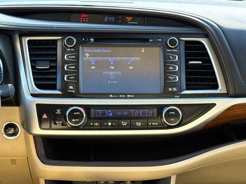 Used 2017 Toyota Highlander Limited FWD image 13