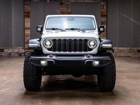 Used 2024 Jeep Wrangler Unlimited Rubicon w/ Technology Group AWD/4WD image 2