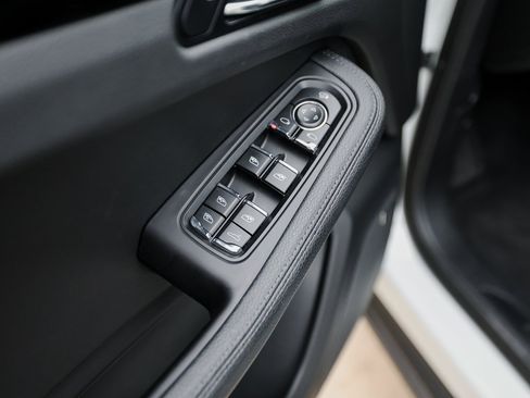 Certified 2022 Porsche Macan image 23