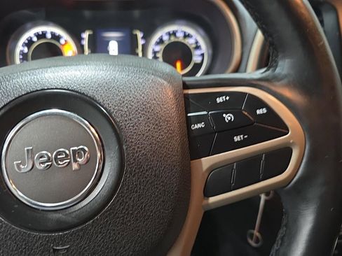 Used 2018 Jeep Cherokee Latitude w/ Cold Weather Group image 13