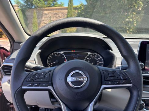 Used 2025 Nissan Altima 2.5 SV FWD image 28