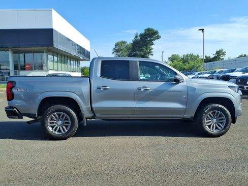 Certified 2024 Chevrolet Colorado LT w/ LT Convenience Package II AWD/4WD image 2